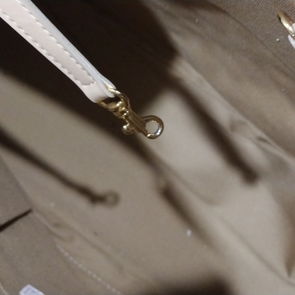 Samantha Vega Handbag Purse Quilted Hearts, Women's Fashion Bag, 13.5 x13.5x5.5" - Picture 10 of 12